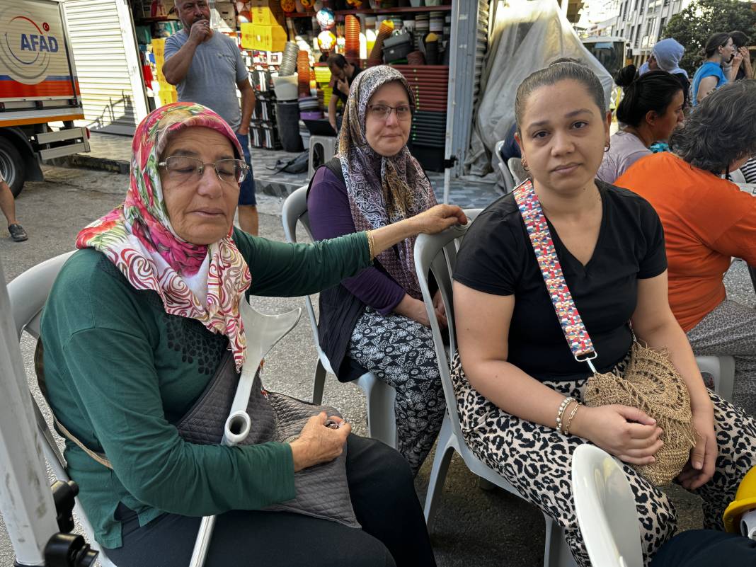 İzmir’deki faciada kahreden detaylar: Kimi kendine ayakkabı bakıyordu kimi pazara gidiyordu 47